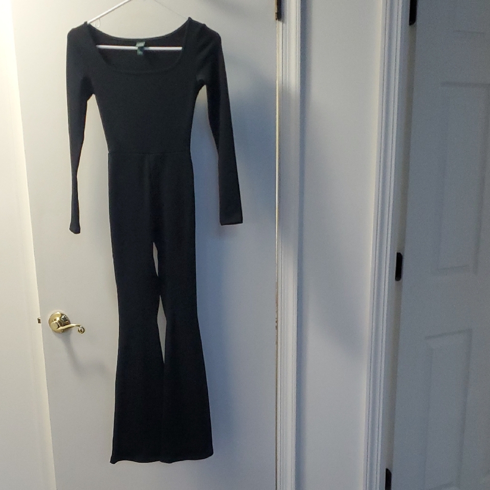NWOT Wild Fable ladies Black Jumpsuit XXS lg slv bell Bottom stretch